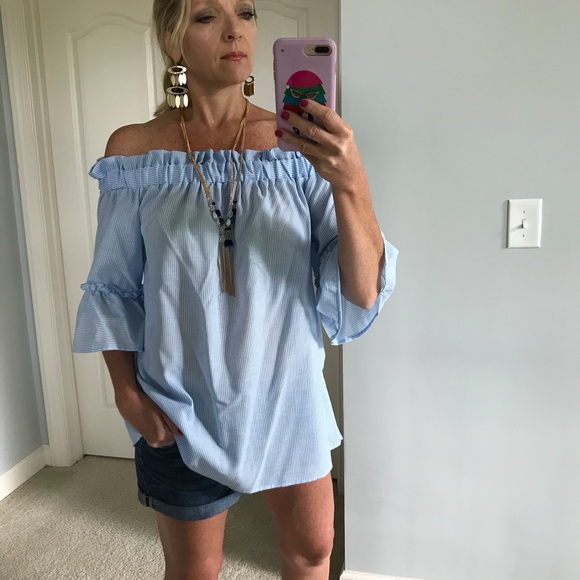 Tops - 🌻1 LARGE🌻Poplin Off the Shoulder Top